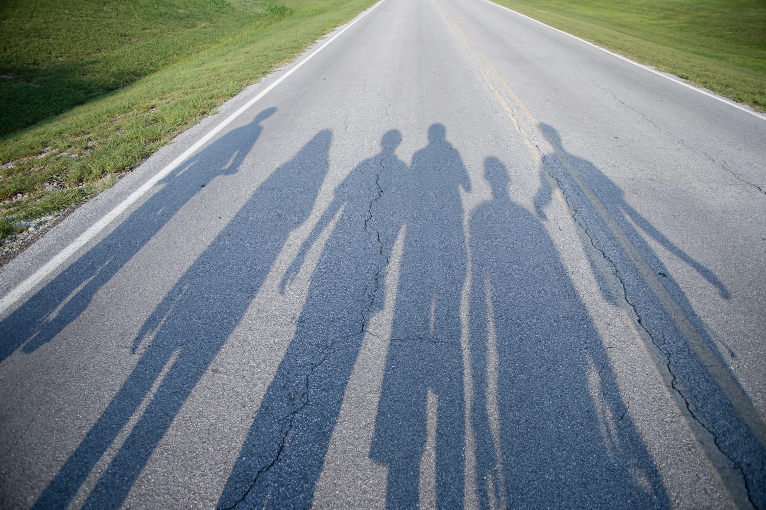 Schatten auf strasse_chandler-cruttenden-ffql6bGm_W8-unsplash